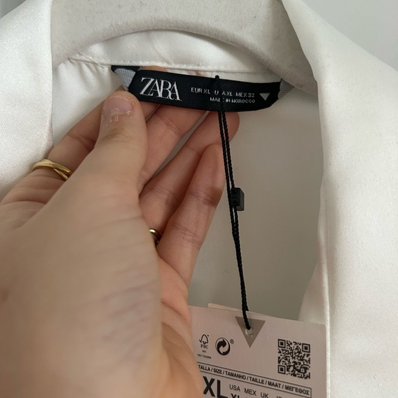 Elegant White Satin Blouse - Picture 6 of 7